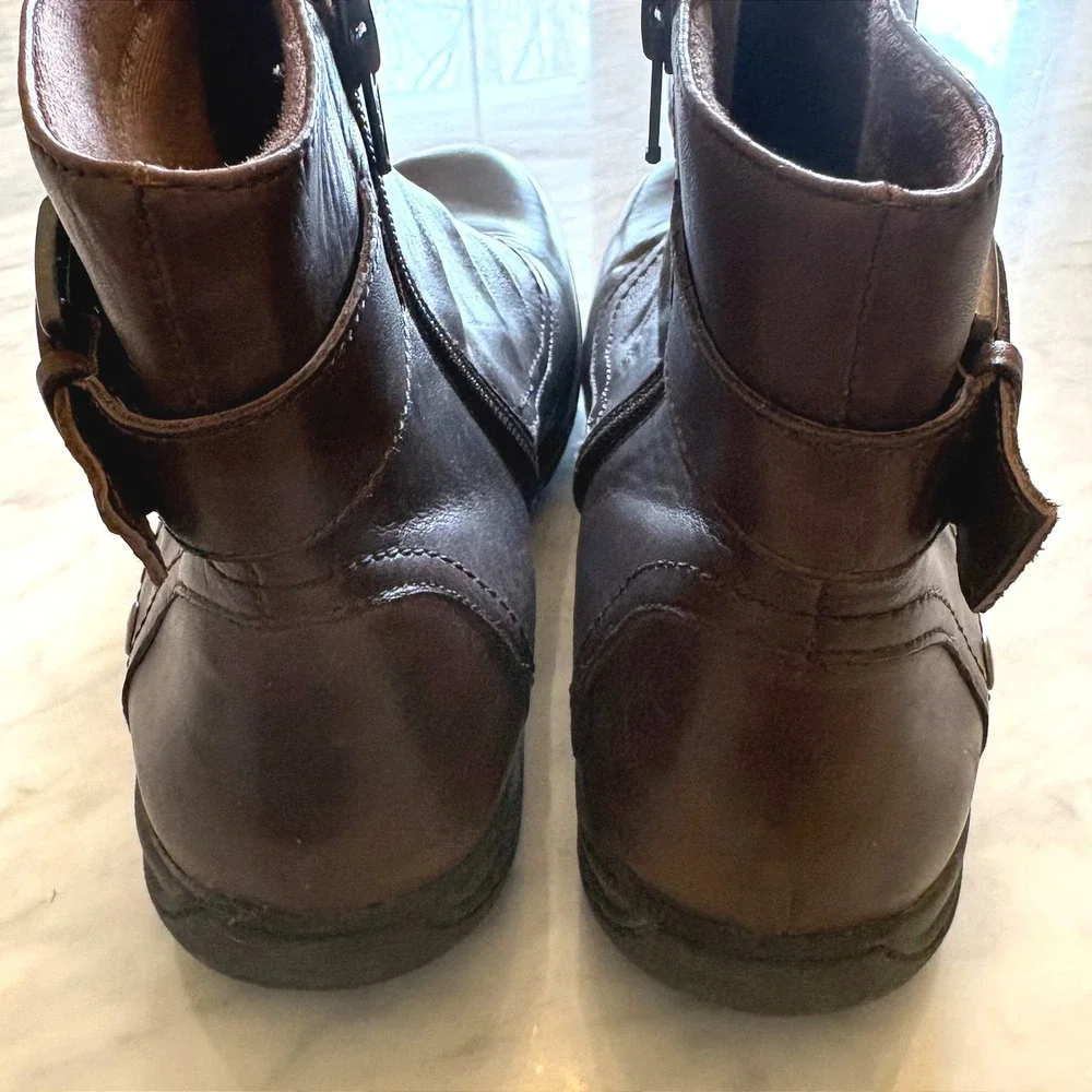 Clarks Brown Leather Ruched Ankle Boots Side Zip Buckle Comfort Womens‎ 9.5 M